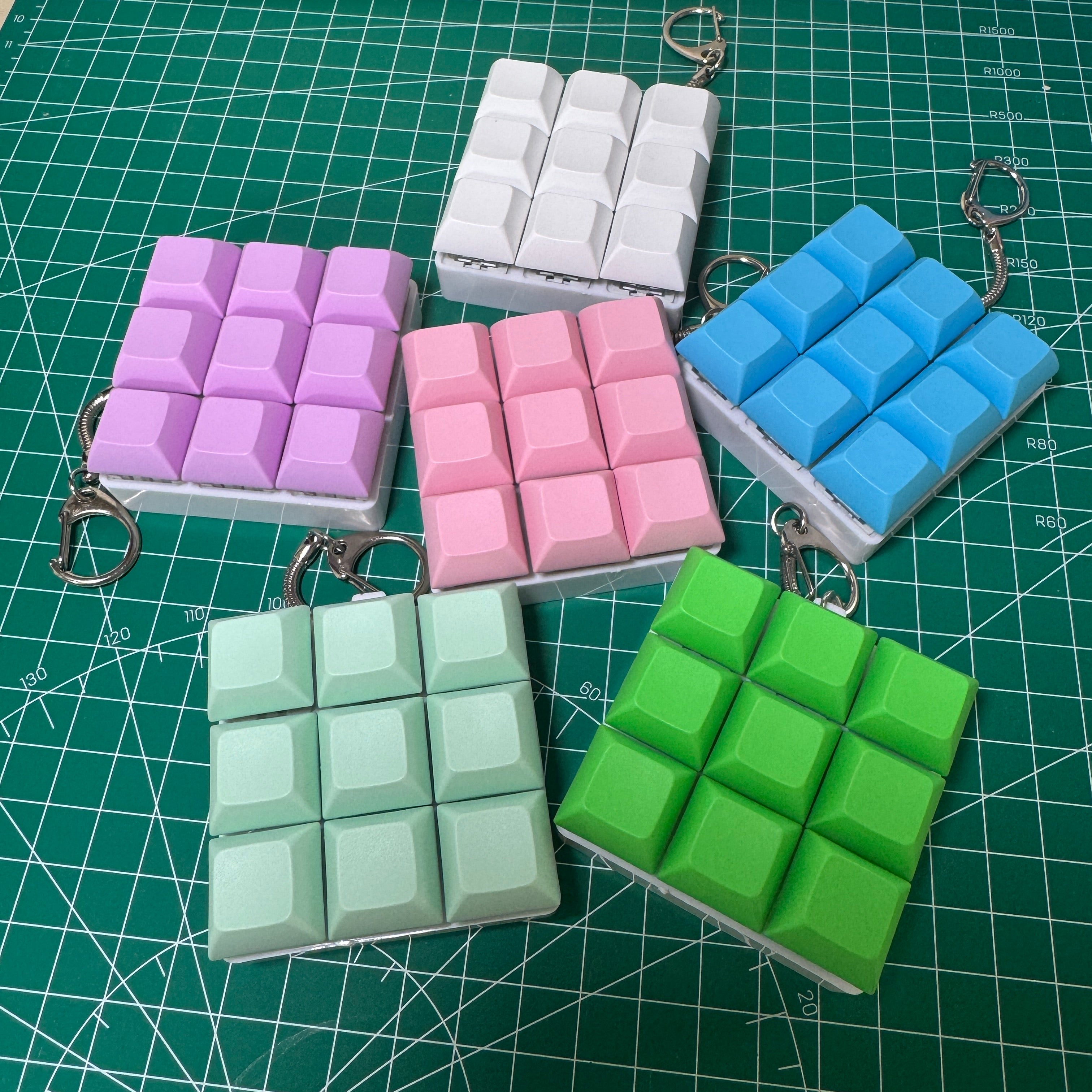 9-Key Classic Mechanical Keyboard Keychain