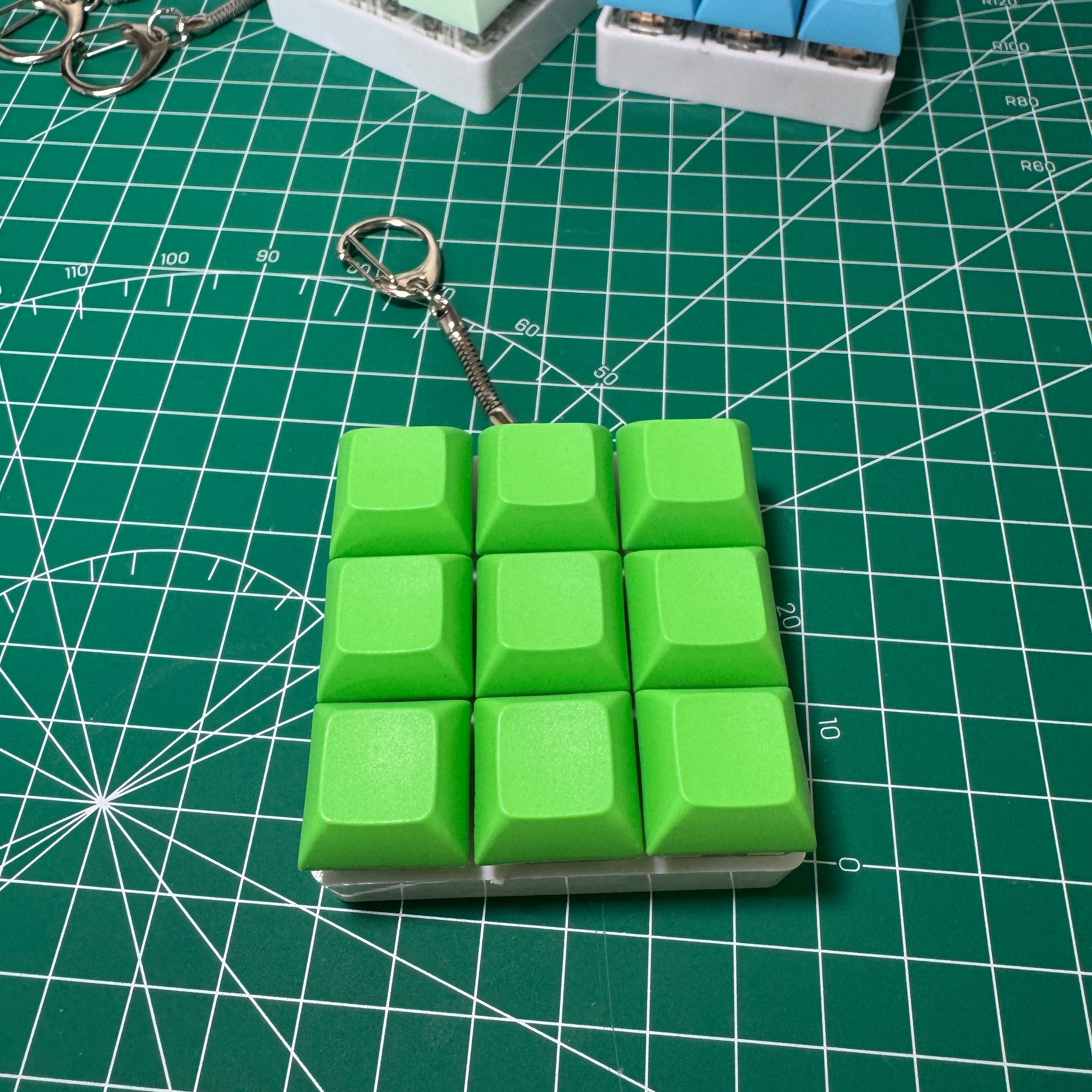 9-Key Classic Mechanical Keyboard Keychain